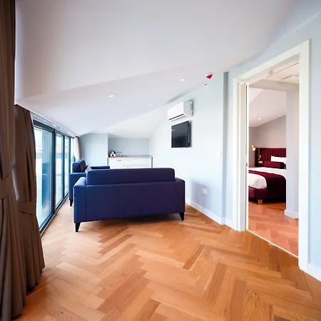 Hotel New Old Town 4*
