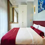 New Old Town Hotel 4*