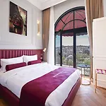 Hotel New Old Town 4*