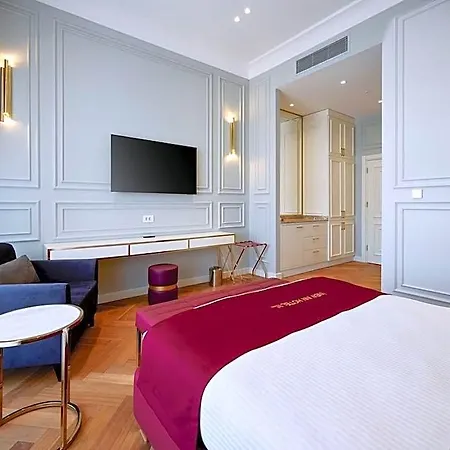 Otel New Old Town 4*