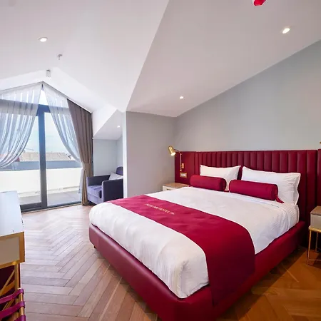 Отель New Old Town 4*