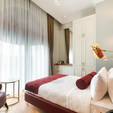 Отель New Old Town 4*