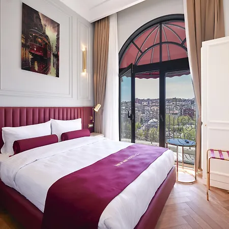 Отель New Old Town 4*